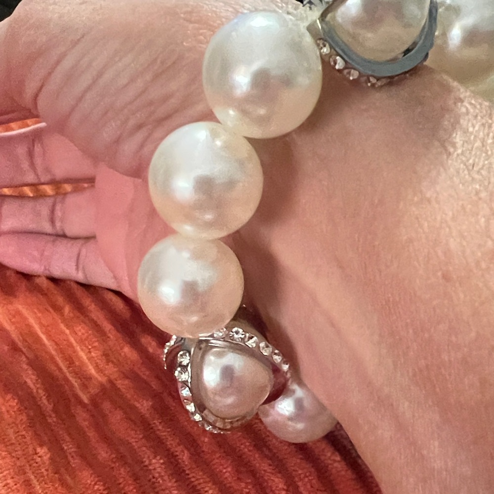 3/$18 Massini Silver and White Pearl Stretch Bracelet Lot 1078 - Picture 4 of 6